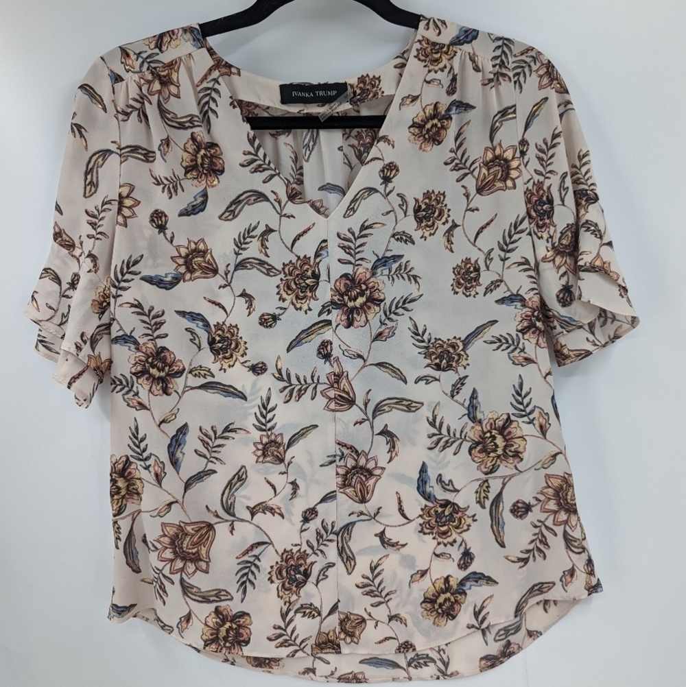 IVANKA TRUMP Floral V-neck Short Sleeve Top